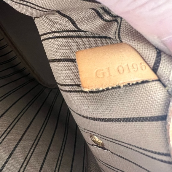 Louis Vuitton Monogram Canvas Tote in Brown and Tan - Picture 8 of 8